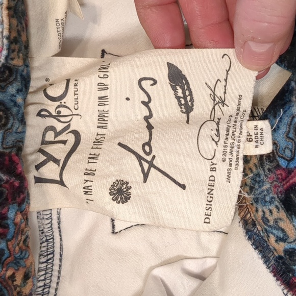 Lyric Culture, 8P - Picture 3 of 10